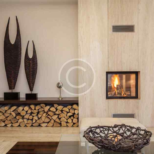 Wood effect wallpaper